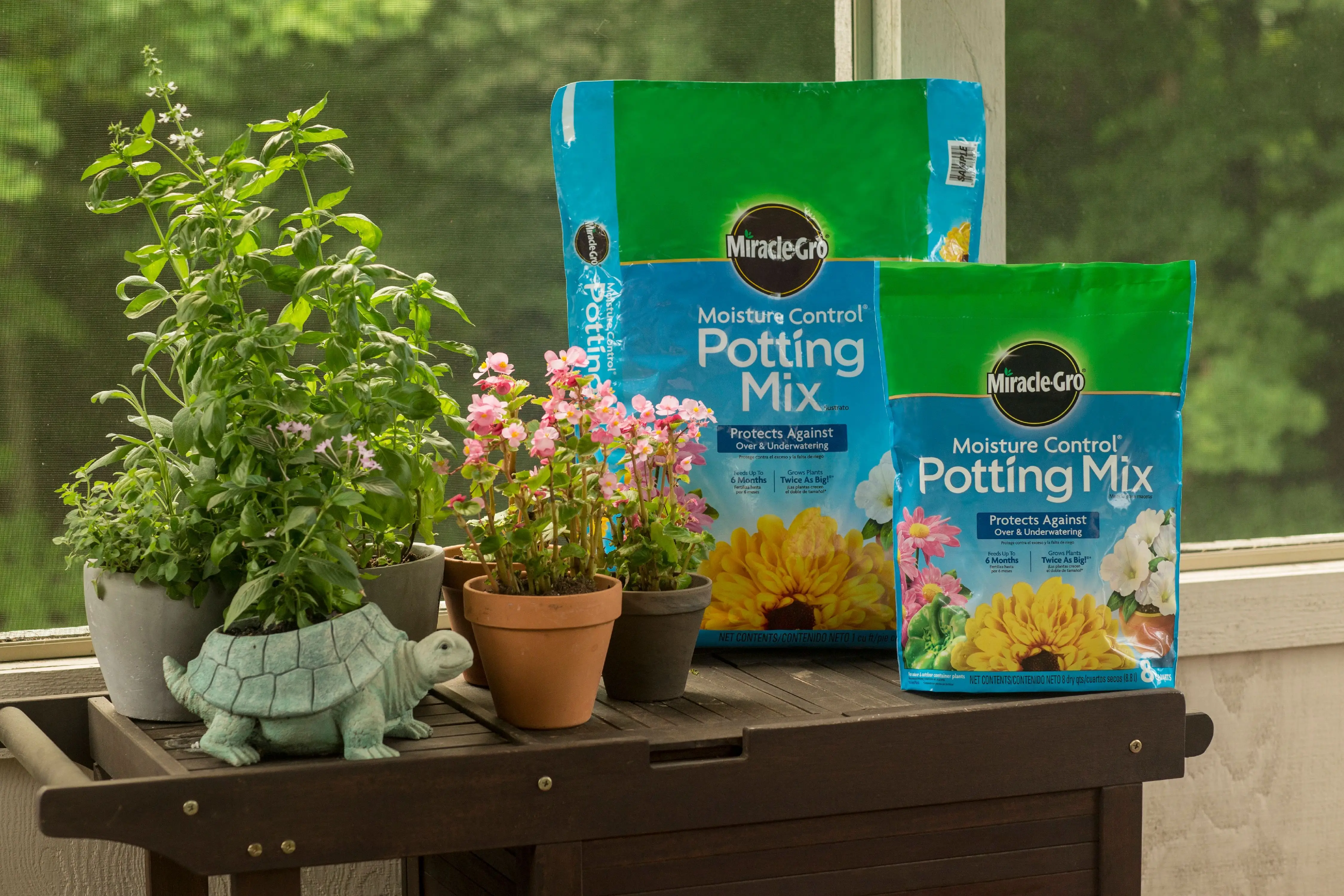 1-Cu. Ft. Moisture Control® Potting Mix, 0.21-0.11-0.16 6 1-Cu. Ft. Moisture Control® Potting Mix, 0.21-0.11-0.16